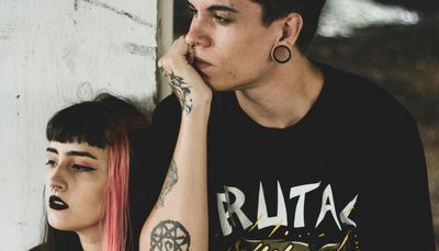 Accessori gotici indispensabili per completare un look dark