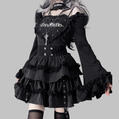 Abito Gotico Nero Vittoriano con Volant e Maniche Lunghe