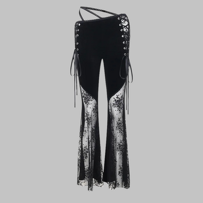 Pantaloni neri gotici con spacchi e dettagli in pizzo