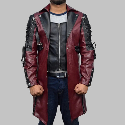 Cappotto lungo bordeaux e nero in similpelle stile post-apocalittico