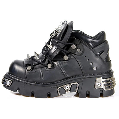 Sneakers nere massicce con dettagli metallici – Stile Cyber Goth