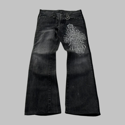 Jeans flare nero effetto usato con ricami gotici